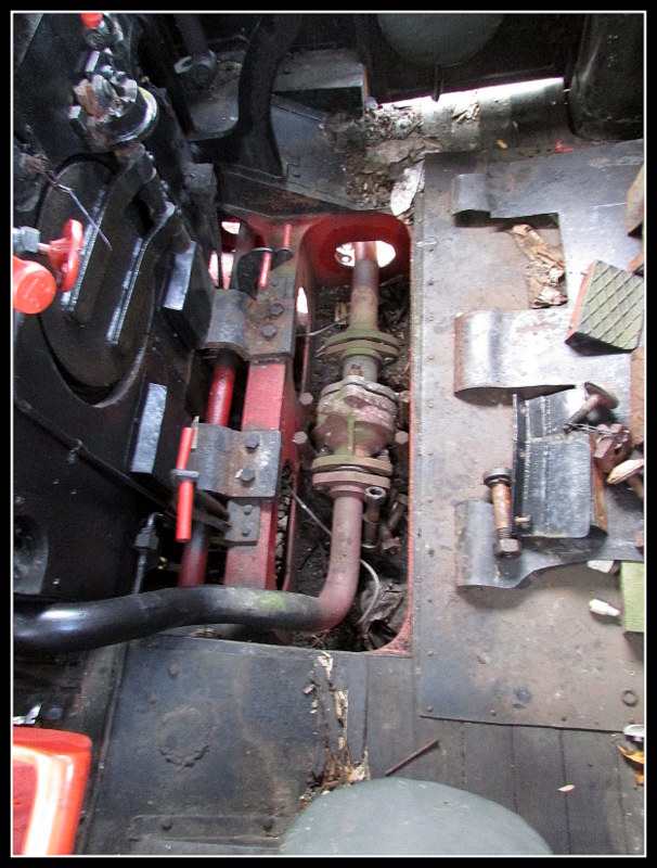 Der F�hrerstand der 99 594 in Putbus am 15.Okt.2013