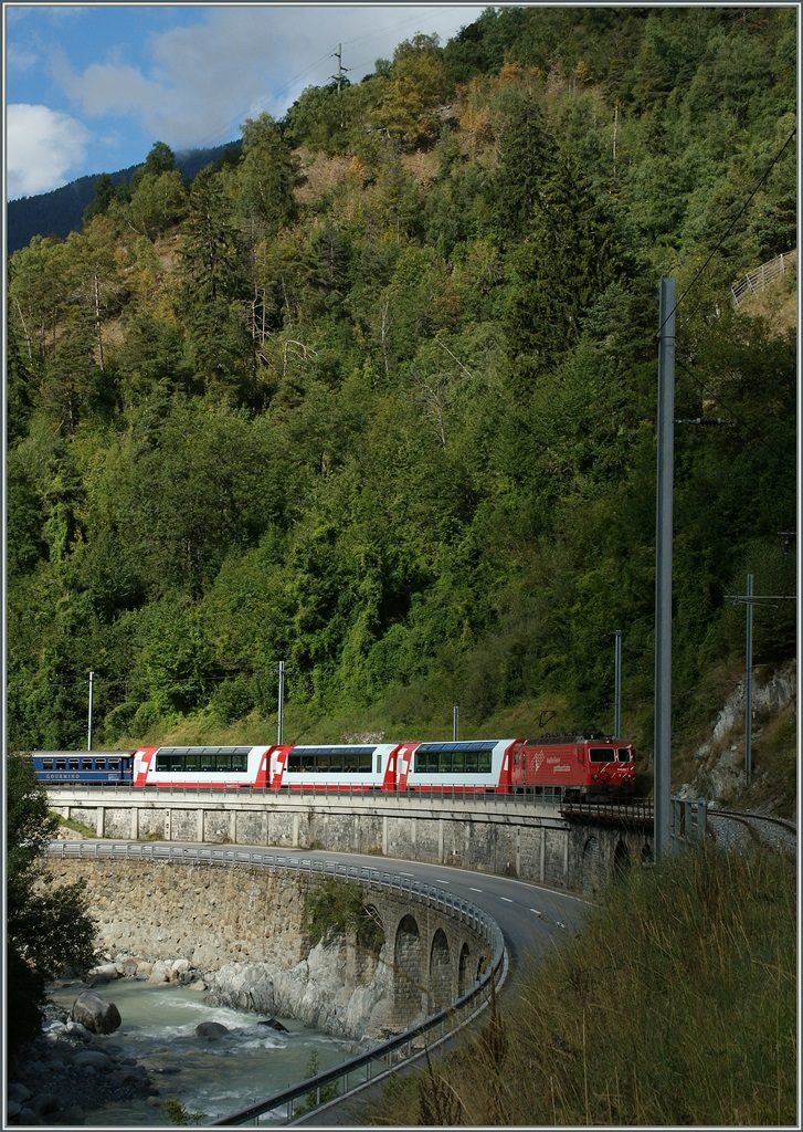Der Glacier Express 902 kurz vor Betten Talstation.
10. Sept. 2013