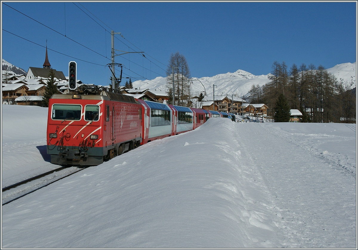 Der Glacier Express 903 von St. Moritz nach Zermatt bei Münster (VS).
20. Feb. 2014
