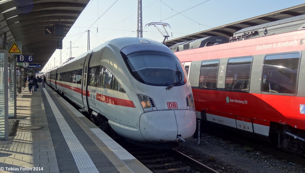 Der ICE nach Hamburg-Altona über Berlin macht in Bamberg einen kurzen Zwischenstopp.
Aufgenommen im April 2014.