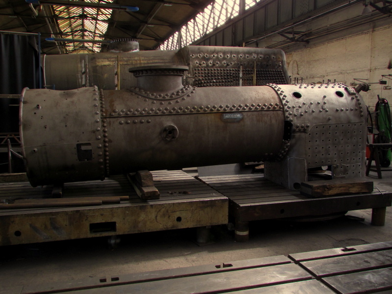 Der Kessel der Rügen-Lok 99 4652 stand am 26.April.2014 in der Kesselschmiede des 
DLW Meiningen