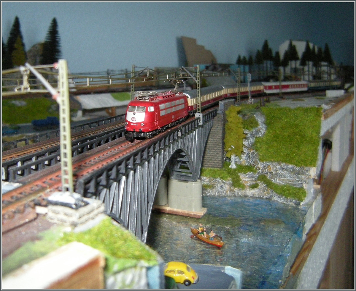 Der Klassiker: die E 103 macht auch in Z ein gutes Bild.
19. April 2012