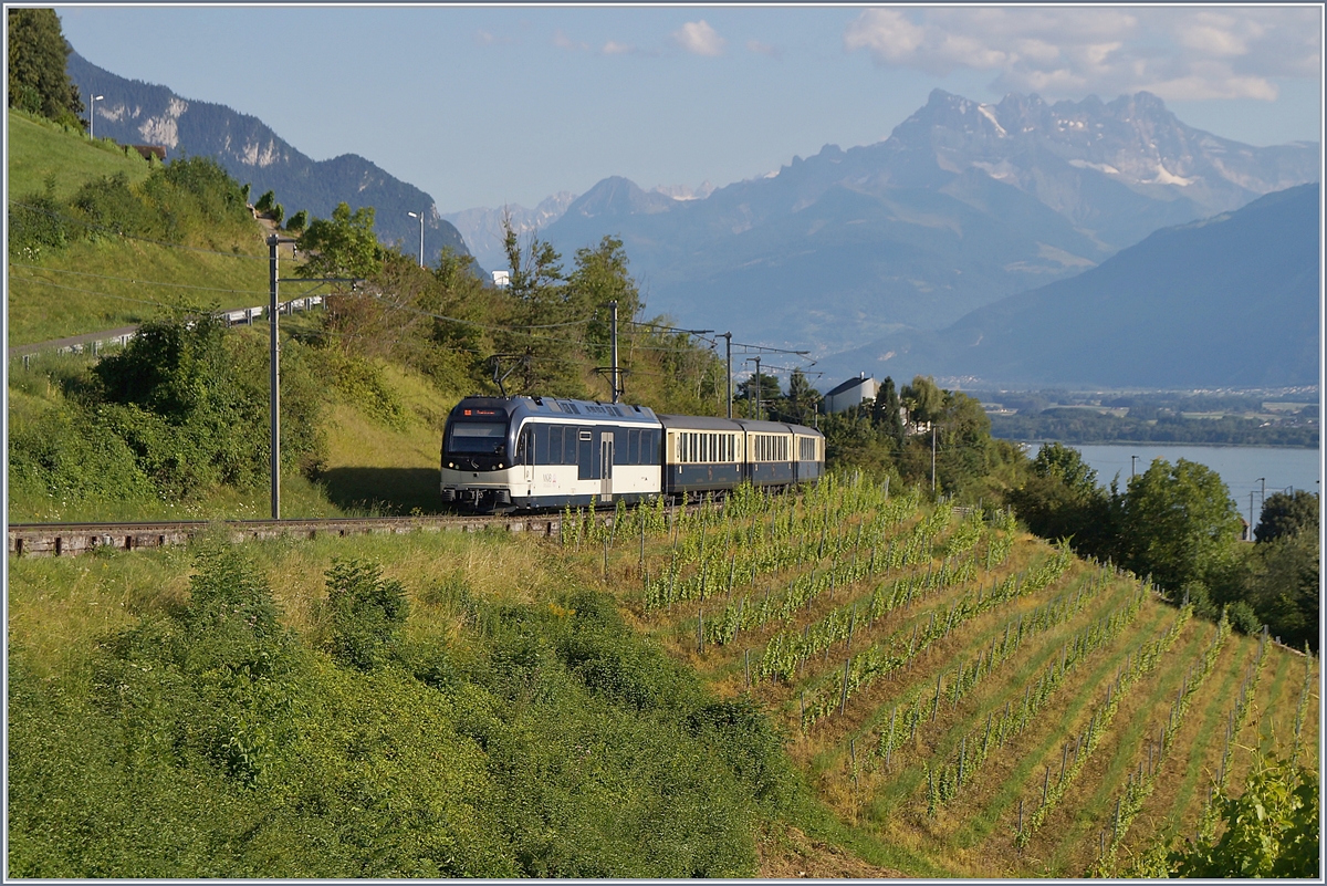 Der letzte  GoldenPass Belle Epoque   Zug des Tages ist kurz vor Planchamp auf dem Weg nach Zweisimmen. 

20, Juli 2020
