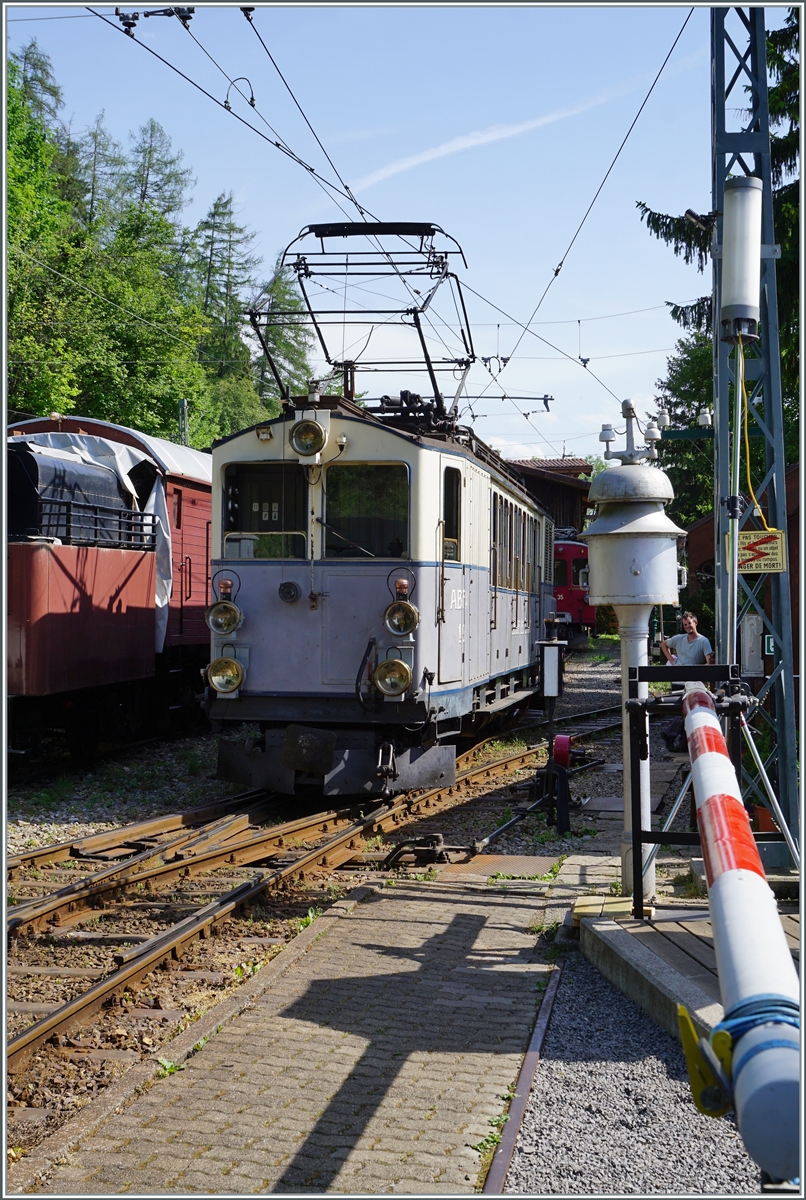 Der LLB ABFeh 2/4 10 der Blonay Chamby Bahn in Chaulin.

21. Mai 2022