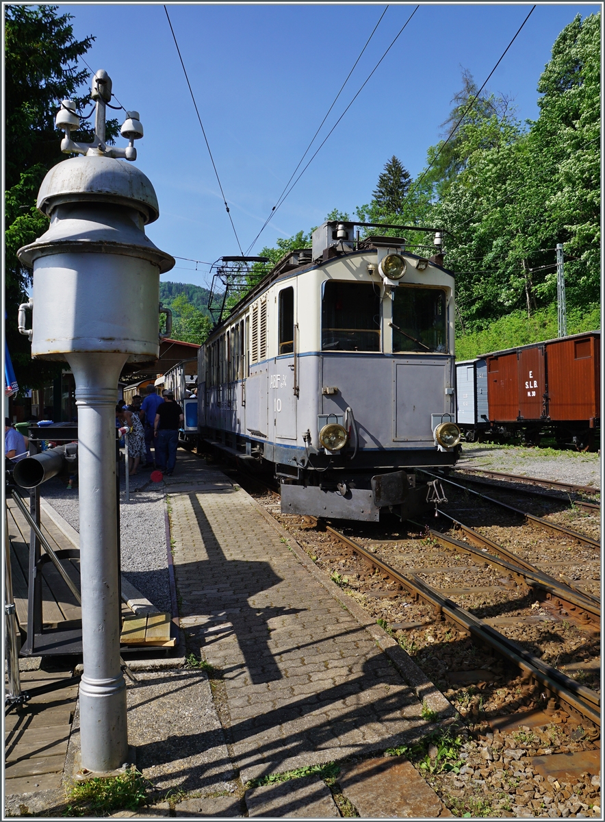 Der LLB ABFeh 2/4 10 der Blonay Chamby Bahn in Chaulin.

21. Mai 2022   
