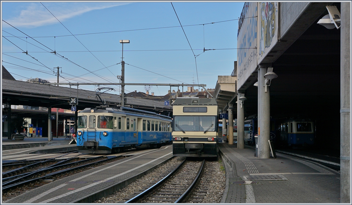 Der MOB ABDe 8/8 4002 Vaud ist als Regionalzug 2209 von Zweisimmen in Montreux eingetroffen und wird nun auf ein Abstellgleis manövriert.
27. Nov. 2016