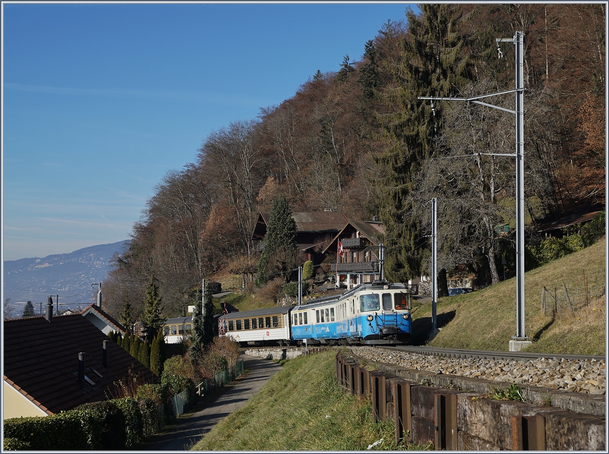 Der MOB ABDe 8/8 4002 VAUD mit seine Regionalzug 2224 kurz nach Chernex.
8. Dez. 2016