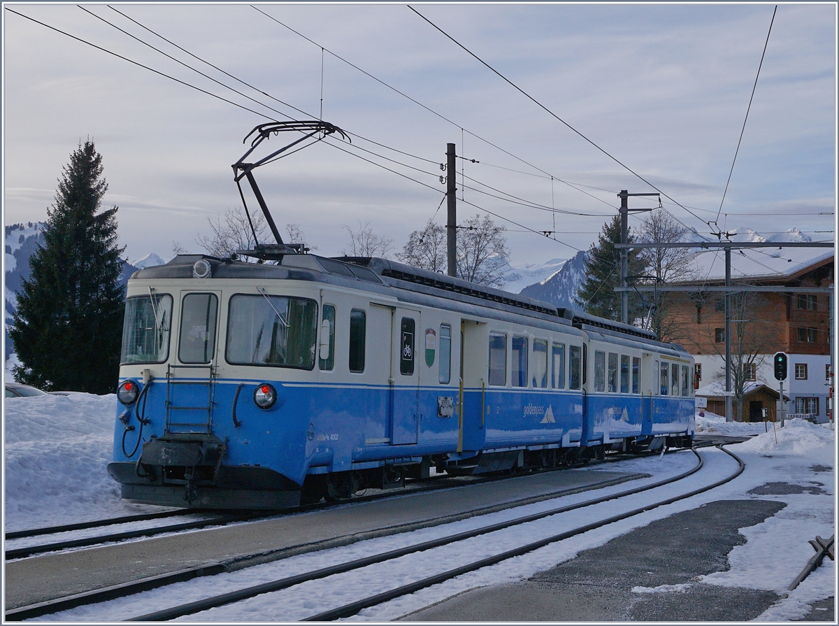 Der MOB ABDe 8/8 4002 VAUD verlässt Schönried Richtung Gstaad.
10. Jan. 2018