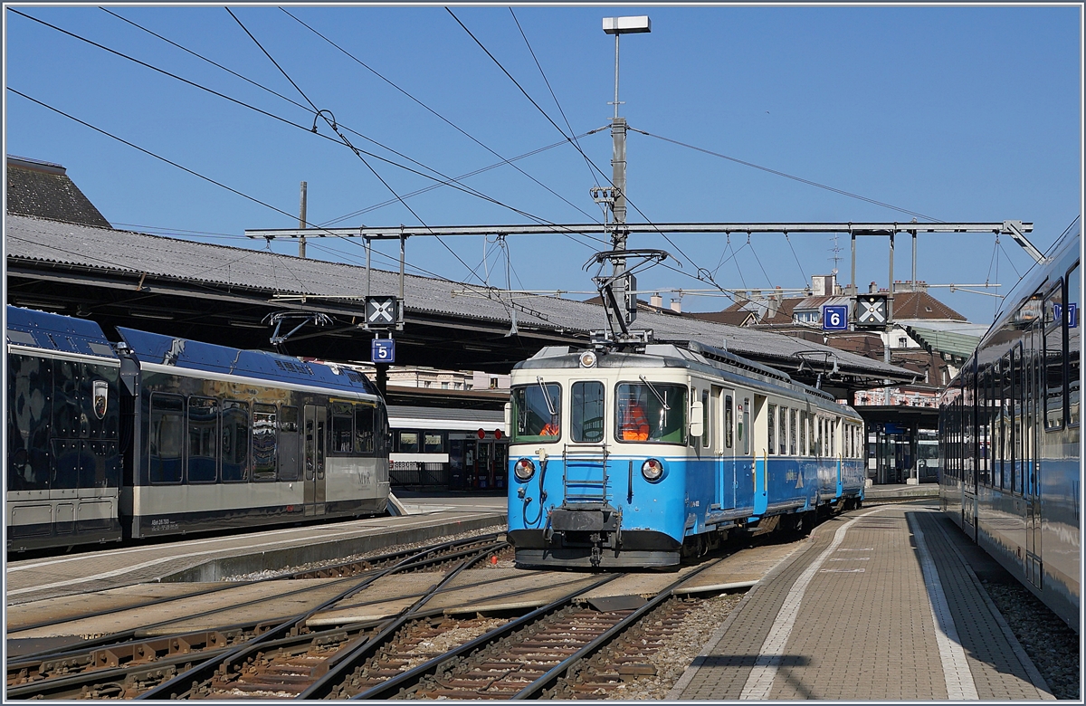 Der MOB ABDe 8/8 4002 VAUD rangiert in Montreux.

28. März 2019