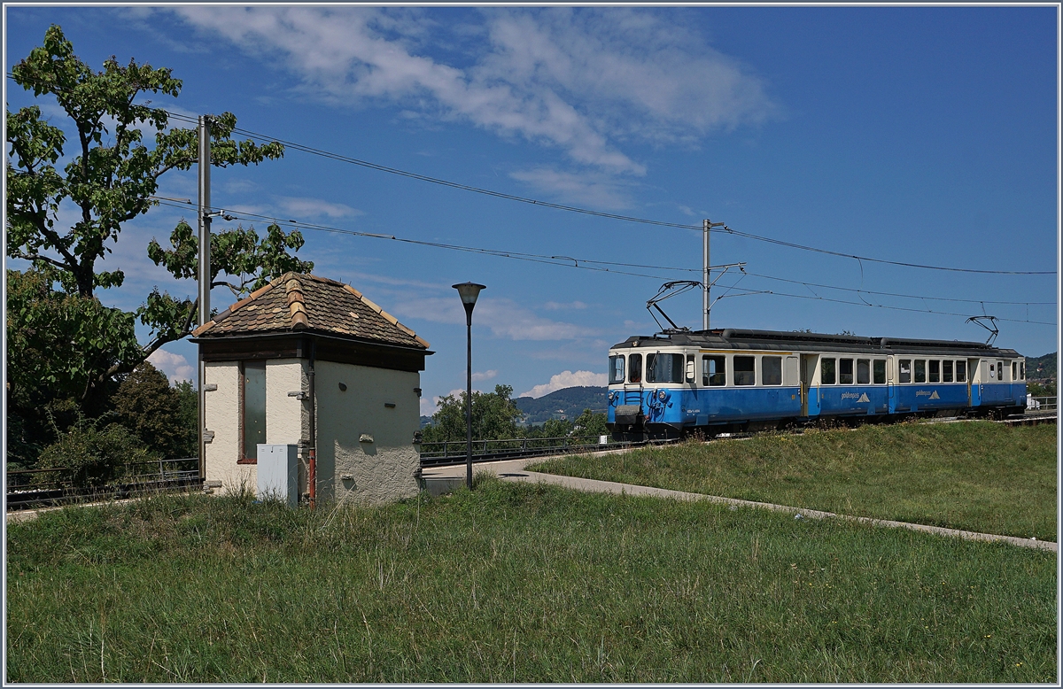 Der MOB ABDe 8/8 4004  Fribourg  unterwegs nach Montreux erreicht den Halt Châtelard VD.
22. August 2018