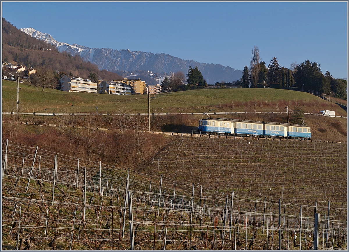 Der MOB ABDe 8/8 4004 FRIBOURG auf dem Weg nach Chernex bei Planchamp.
22. Jan. 2019