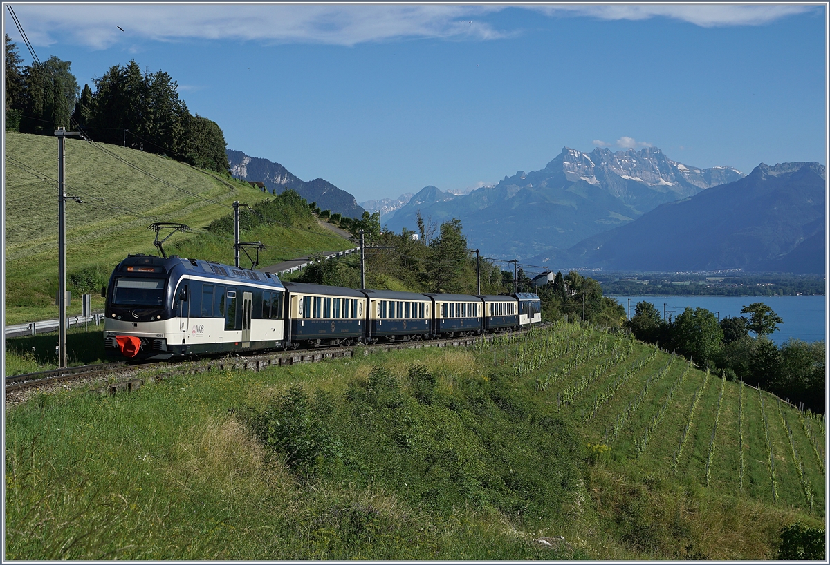 Der MOB Belle Epoque auf der Fahrt nach Zweisimmen kurz vor Planchamp. 

8. Juli 2020