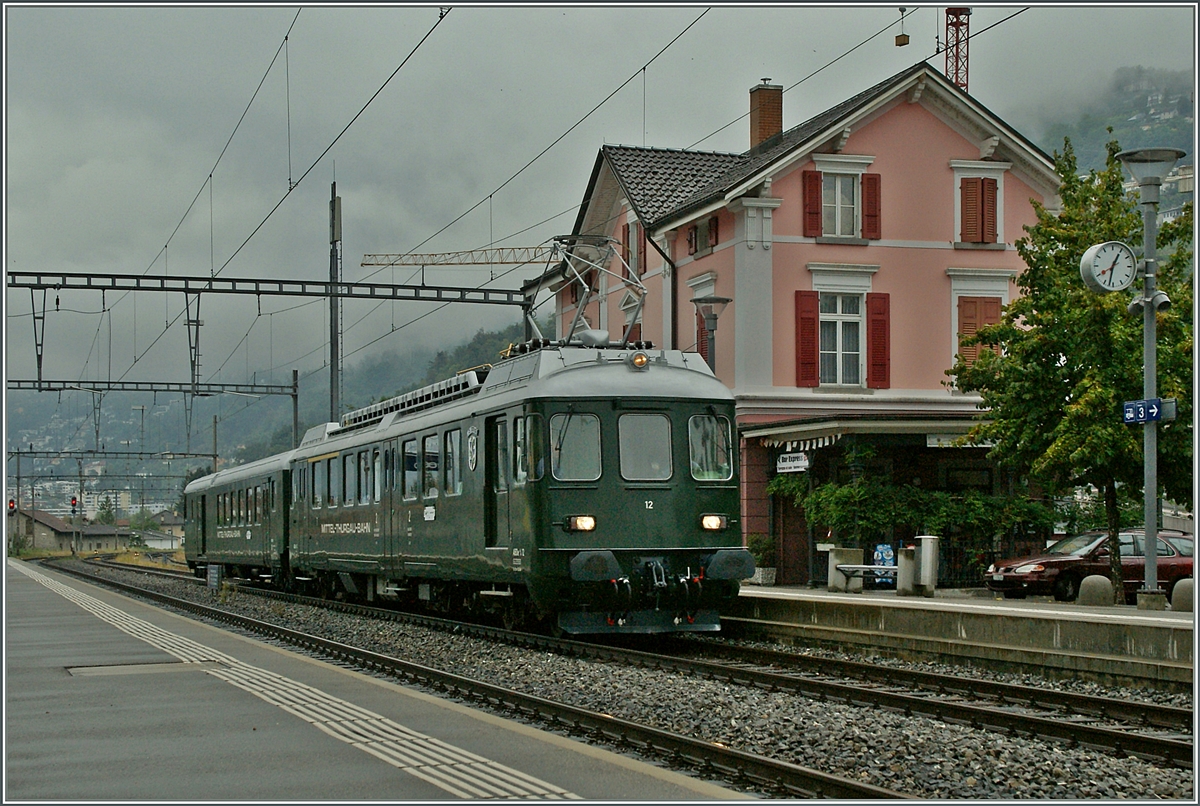 DER MThB ABDe 4/4 12 und BDt bei der Durchfahrt in Tenero.
15. Sept. 2013