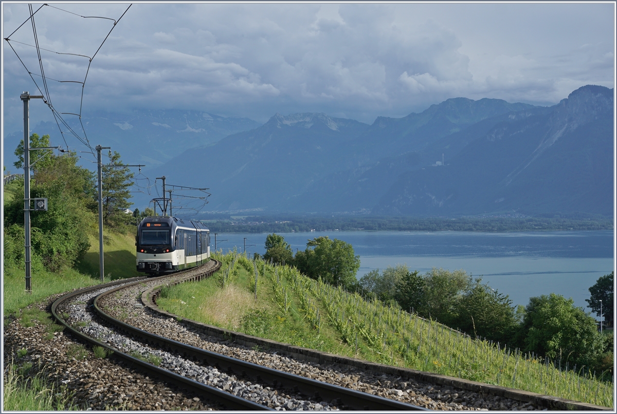Der MVR ABeh 2/6 7504  VEVEY  auf der Fahrt als Regionalzug nach Montreux zwischen Planchmp und Châtelard VD. 

1. Juli 2020