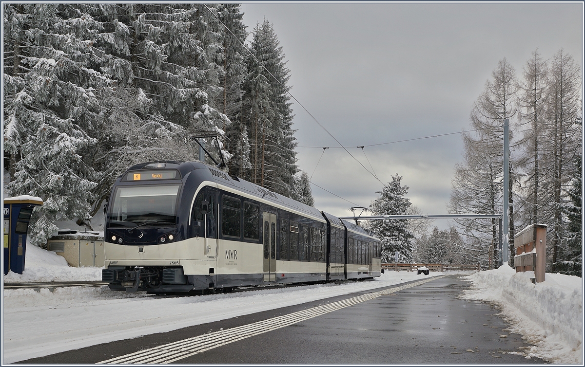 Der MVR ABeh 2/6 7505 wartet auf der Gipfelstation Les Pléiades auf die Abfaht nach Vevey.

28. Jan. 2019