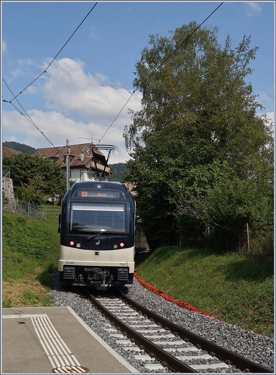 Der MVR ABeh 2/6 7507 hat St-Légier-Villages verlassen und fährt nun weiter Richtung Blonay.


30. Juli 2019