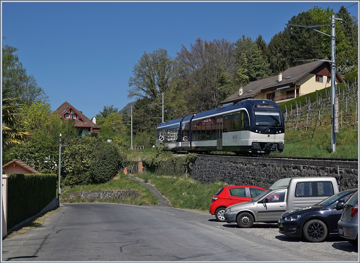 Der MVR MOB ABeh 2/6 7505 als Regionalzug nach Montreux bei Planchamp. 

14. April 2020