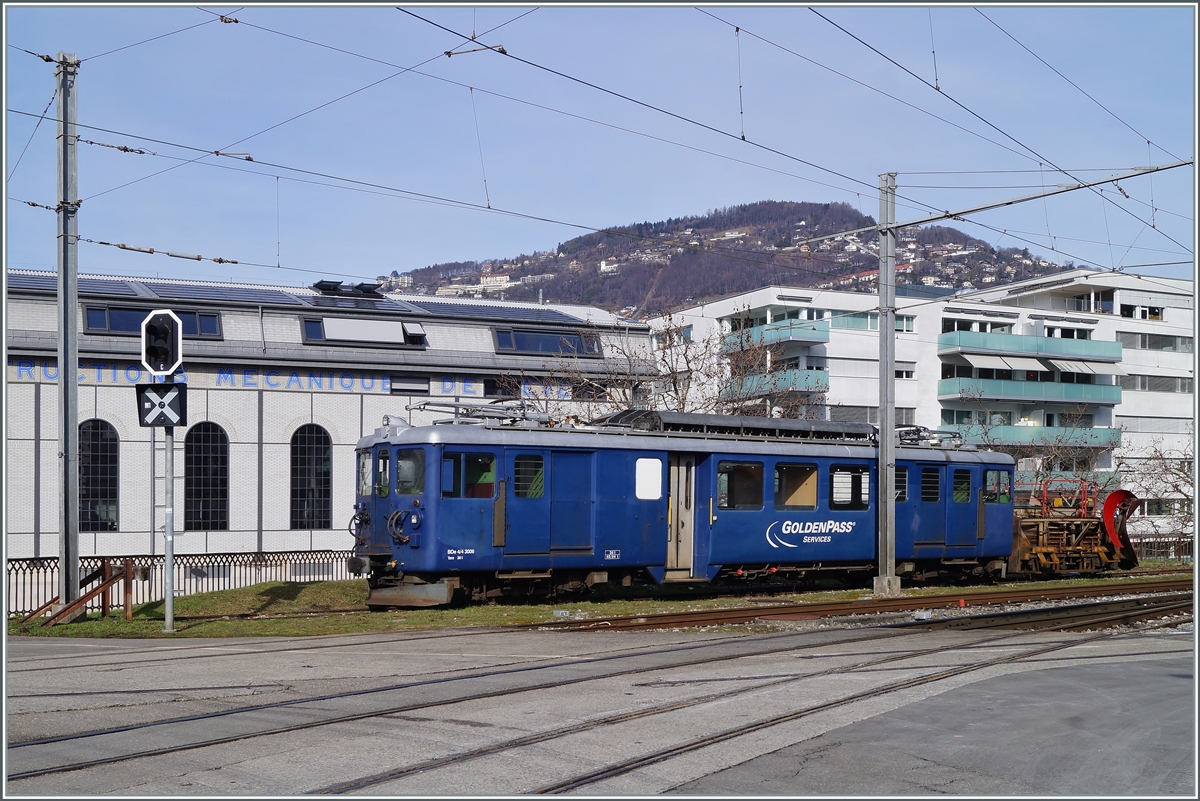 Der nächste Winter kommt bestimmt: mit dieser Hoffnunug steht der MO BDe 4/4 3006 mit einem Schneepflug in Vevey.

15. Feb. 2021