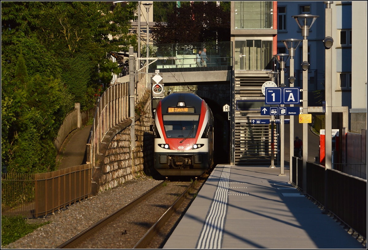 Der neue Haltepunkt in Neuhausen mit Kiss RABe 511 029. Juli 2016.