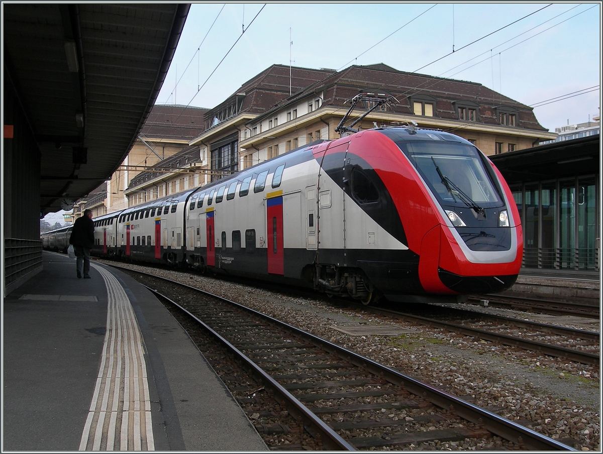 Der neue SBB Fernverkehrstriebzug RABe 502 in Lausanne. 
18. Feb. 2016