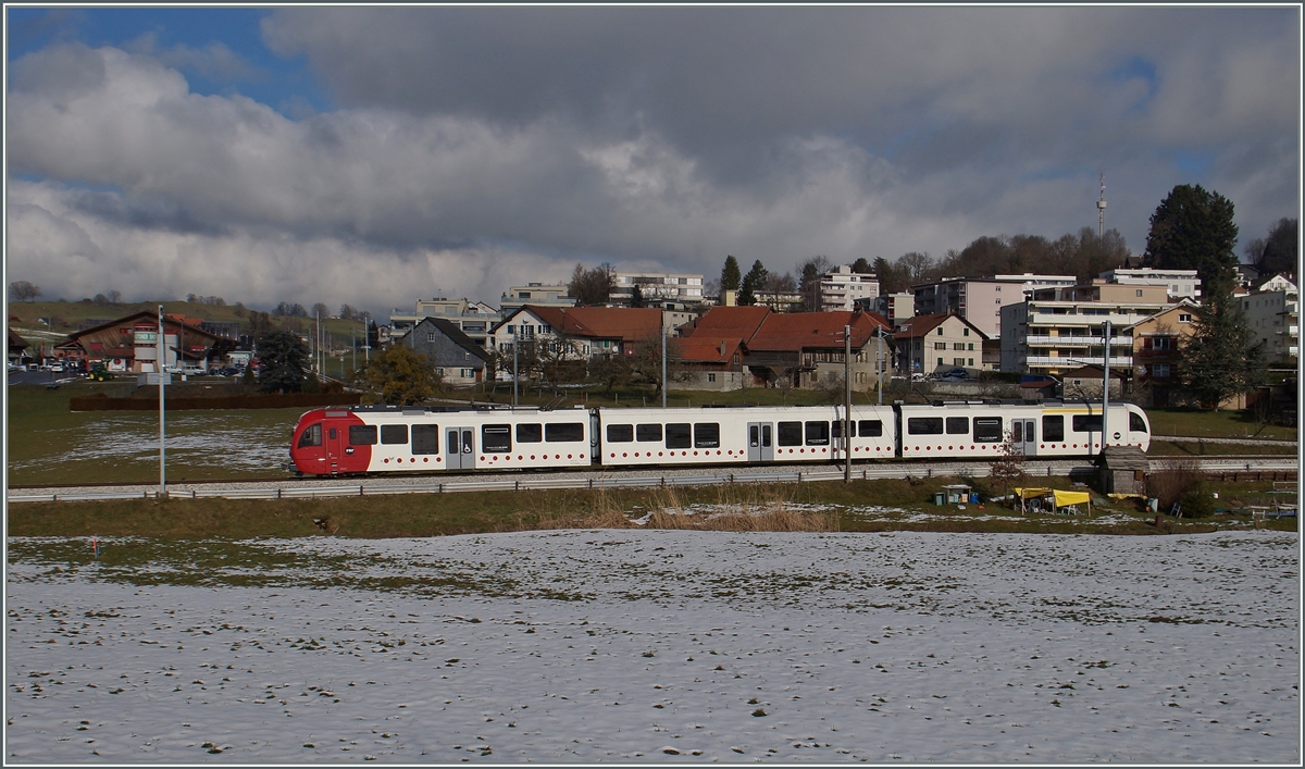 Der neuen TPF ABe 2/4 + B + Be 2/4 102 kurz vor Châtel St-Denis.
29. Jan. 2016
