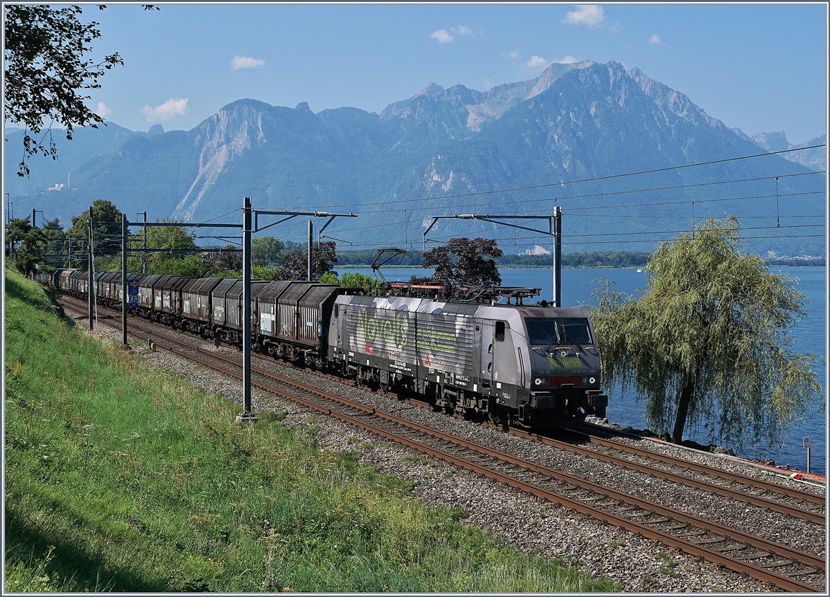 Der NOVELIS Zug von Sierre nach Göttigen fährt zur Zeit in der Regel und im Gegensatz zum letzten Jahre relativ pünktlich, leider jedoch ist die Fahrplanlage etwas zu spät, als dass die Sonne die Front der 189 990-5  Göttingen  (UIC 91 80 6189 990-5 D-DISPO Class 189-VE) noch anleuchten könnte.
3. August 2018