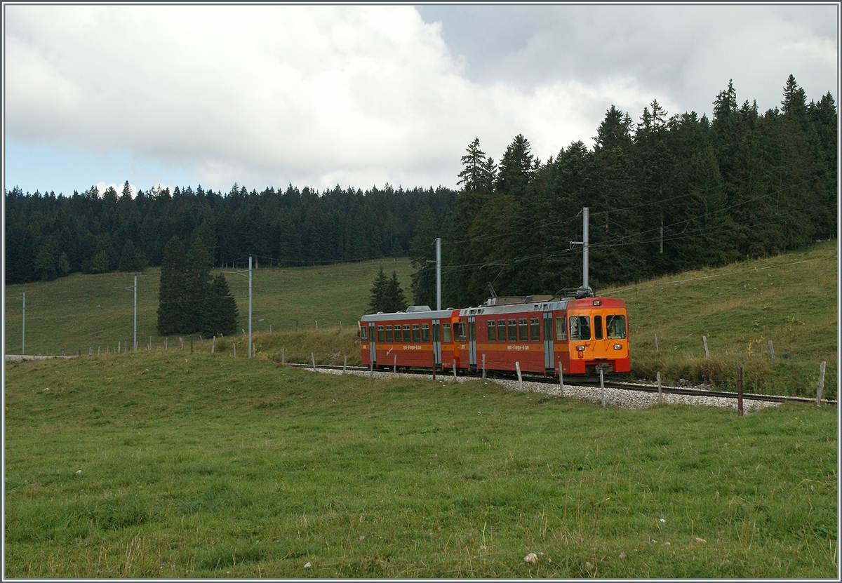 Der NStCM Be 4/4 mit Bt erreicht von La Cure kommend La Giverine. 
28. Aug. 2013