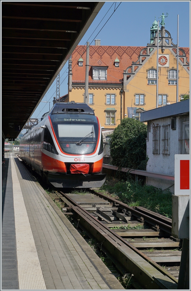 Der ÖBB ET 4024 133-2 verlässt Lindau Insel in Richtung Schruns.

14. August 2021