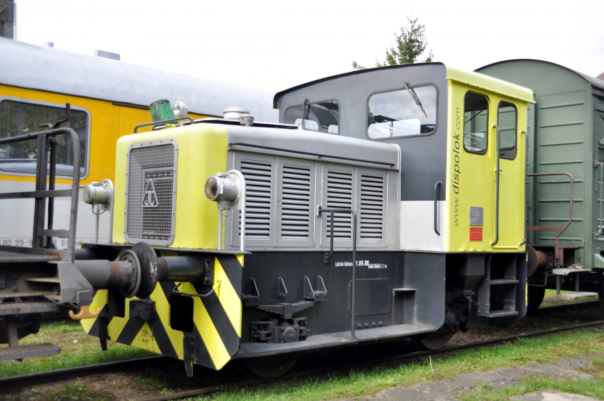 Der Rangiertraktor  Parsifal  von der Dispolok Gesellschaft steht im Bahnpark Augsburg am 25.10.2009. Die Dispolok wurde von Jung als RK 8 B mit der Fabriknummer 14 126 im Jahr 1971 gebaut.