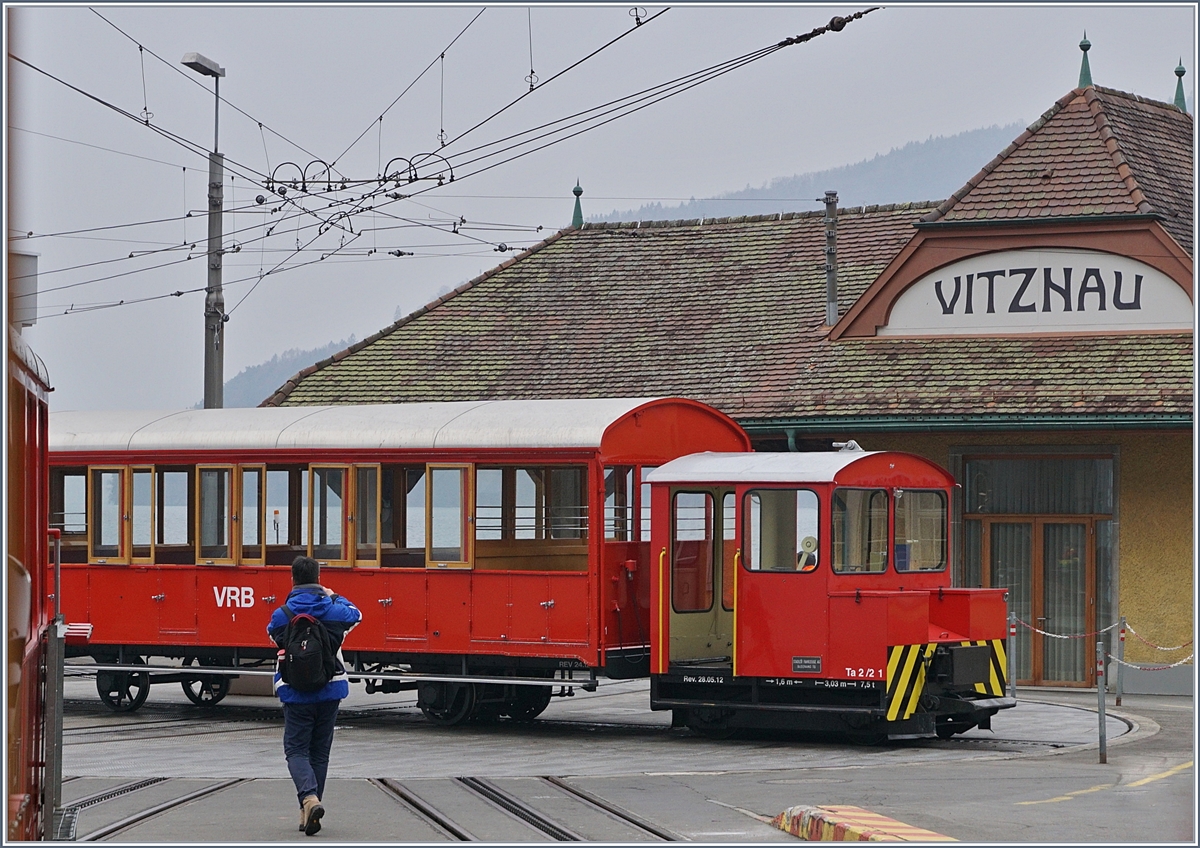 Der RB Ta 2/2 1 rangiert in Vitznau. Die Stationstraktor wurde 1982 von Stadler gebaut und kostete damals Fr. 106'404.-
24. Feb. 2018