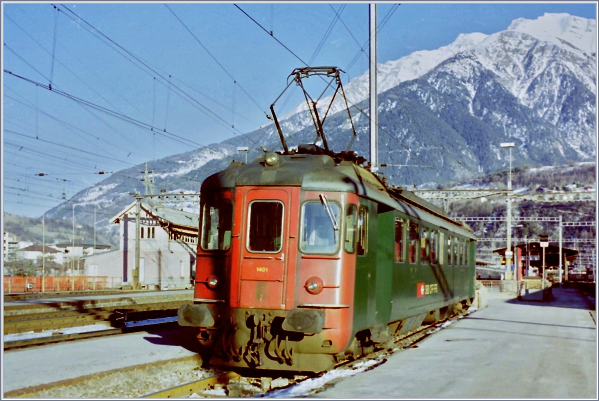 Der RBe 4/4 1401 wartet in Brig auf einen neuen Einsatz.
Analog Bild vom Februar 1998