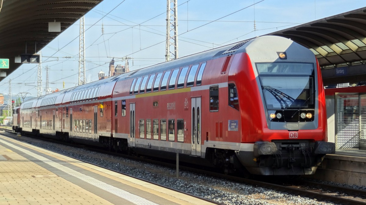 Der RE nach Nürnberg Hbf um 9:00 Uhr ab Bamberg, verkehrt als Doppelstockwagen-Wendezug.
Aufgenommen im April 2014.