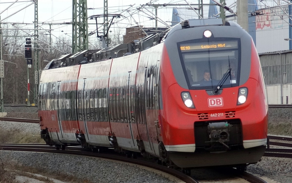 Der RE10 Cottbus-Leipzig hält auch am S-Bahnbahnhof Leipzig Nord.
Aufgenommen bei Leipzig-Nord im Dezember 2013.