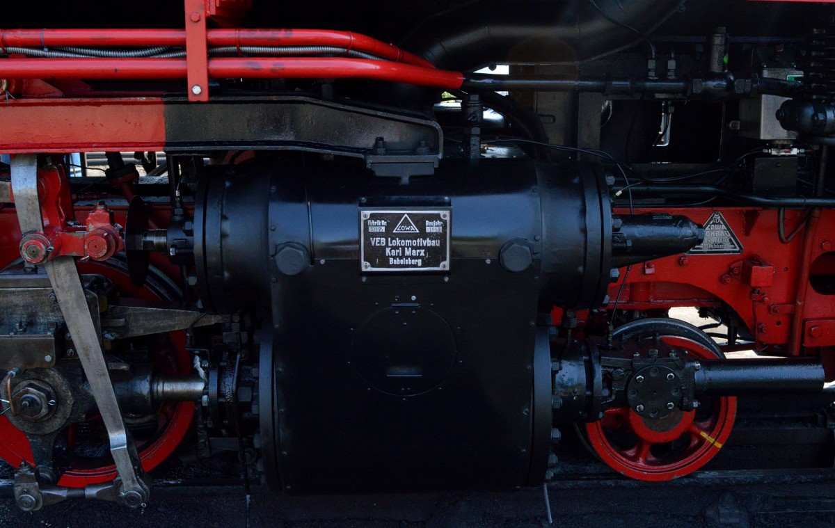 Der rechte Zylinder der 99 1784-0 am 07.08.2015 im BW Putbus