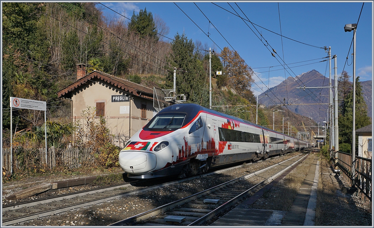 Der SBB RABe 503 (ETR 610) macht auf die neue Verbindung MIlano-Frankfurt aufmerksam, welche ab dem Fahrplanwechsel angebont wird.
Preglia, den 21. Nov. 2017