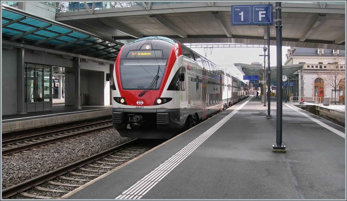 Der SBB RABe 511 017 verlässt Renens VD als R2 nach Grandson. Der Bahnhof von Renens wurde grundlegend umgebaut und übernimmt seit dem Fahrplanwechsel 2024/25 nun einen Teil des Umsteigeverkehrs von Lausanne. 

28. Jan. 2025