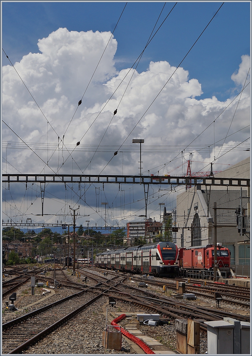 Der SBB RABe 511 026 von Annemasse nach St-Maurice erreicht Lausanne. 

18. Juni 2020