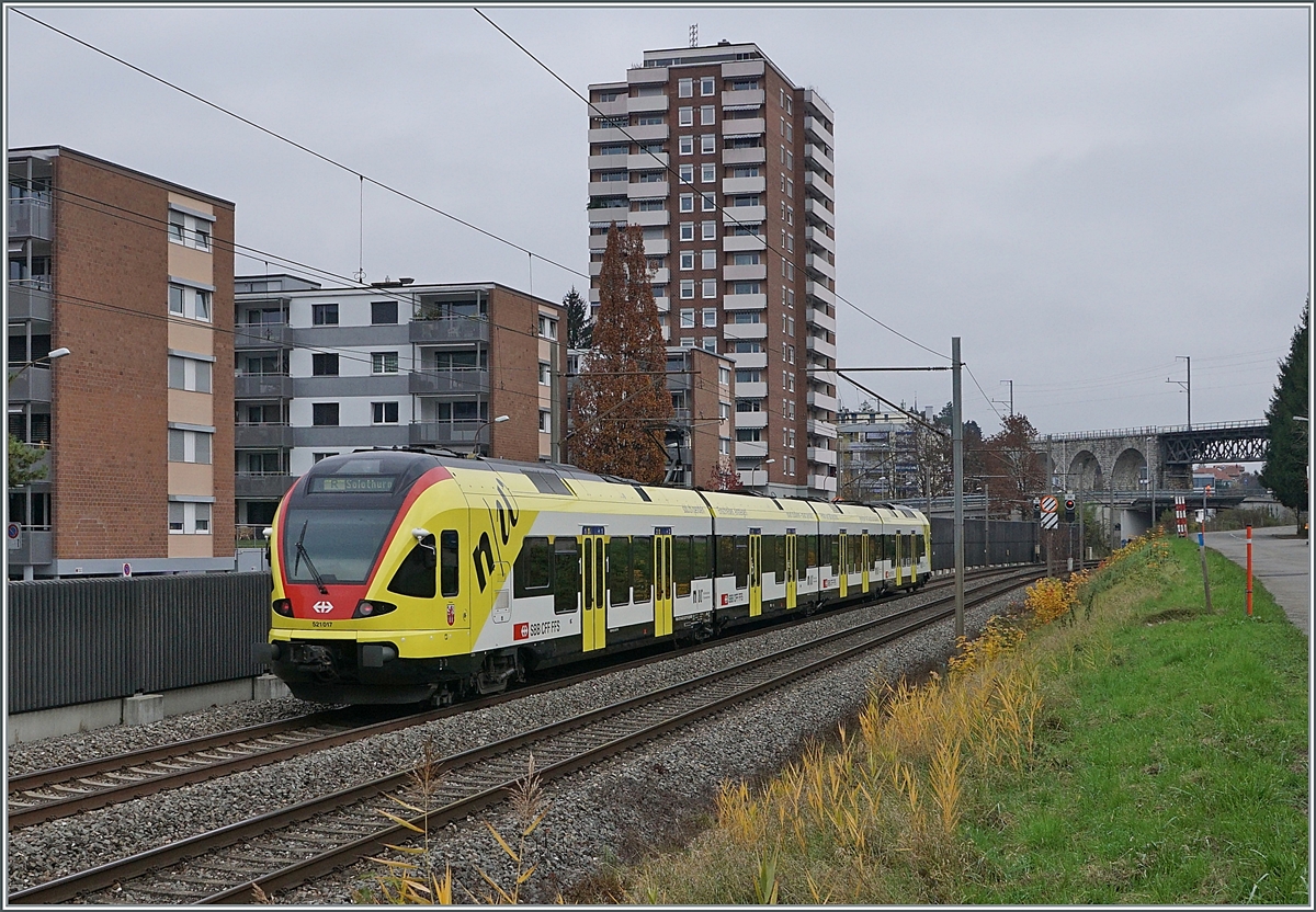 Der SBB RABE 521 117 ist als Regionalzug auf der Fahrt von Biel/Bienne nach Solothurn und konnte in Grenchen fotografiert werden. 

11. Nov. 2020