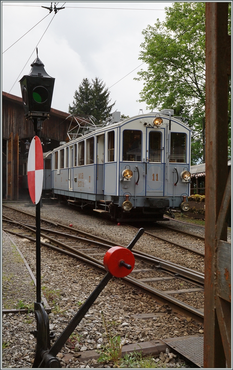 Der schön hergerichtet MOB BCFe 4/4 N° 11 (Baujahr 1905 SIG EAG) der Blonay-Chamby Bahn wartet in Chaulin auf einen neuen Einsatz. 

14. Mai 2016