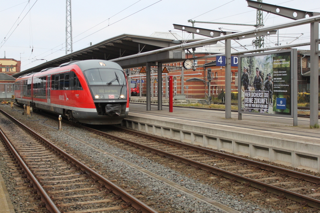 Der Siemens Desiro Classic 642 185 hatte am 26.11.2016 seine Zukunft im Rostocker Hbf gesichert.