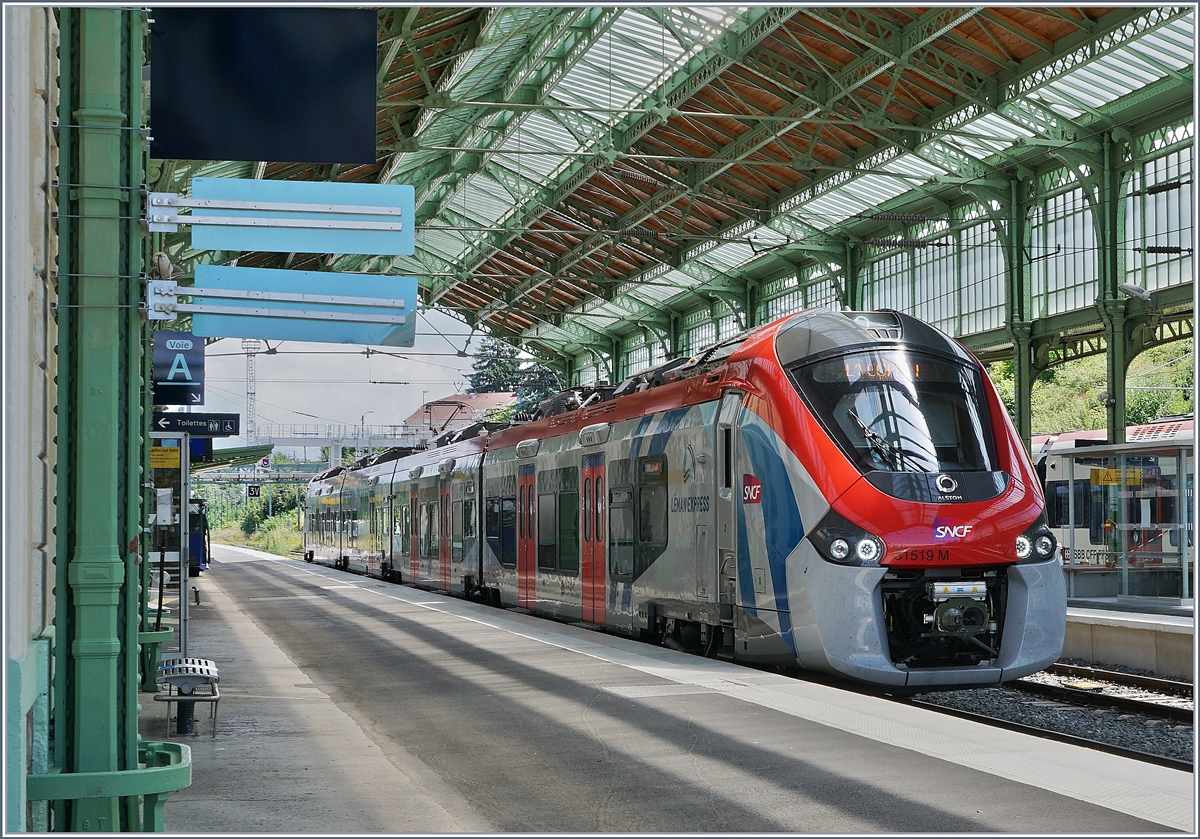 Der SNCF Regiolis Z 31519 wartet in Evian auf die Abfahrt nach Coppet. 

15. Juni 2020