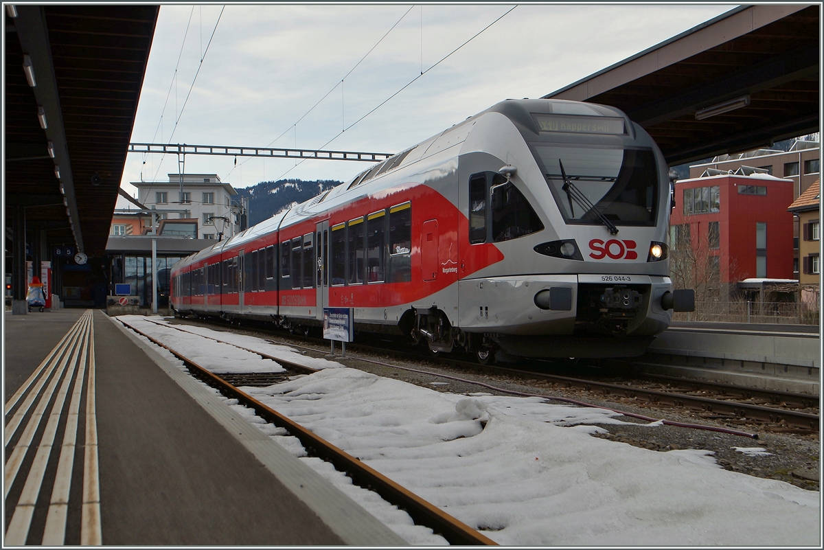 Der SOB Flirt 526 044-3 in Einsiedeln.
17. März 2015