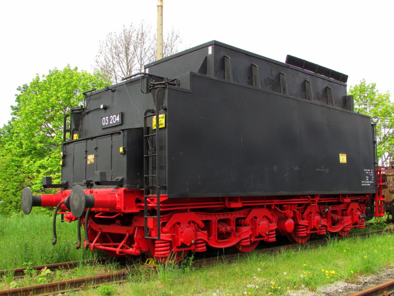 Der Tender von 03 204 im au�engel�nde des DLW Meiningen am 26.April.2014