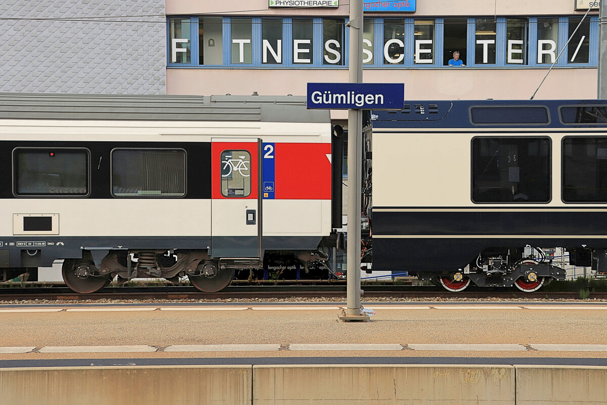 Der Testzug mit den umspurbaren MOB-Wagen: Ein Vergleich der Drehgestelle zwischen dem EW IV der SBB und dem Bsi 293 der MOB. Gümligen 23.August 2021 