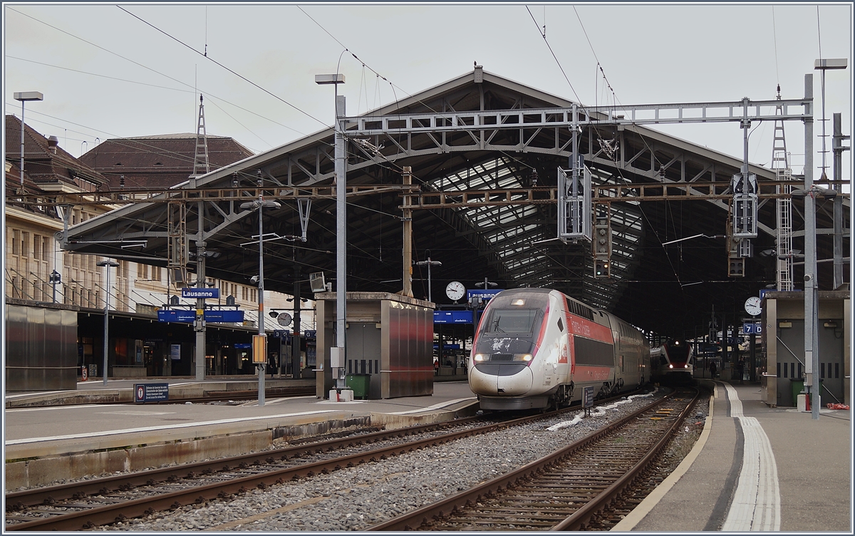 Der TGV Lyria 4717 verlässt Lausanne in Richtung Paris Gare de Lyon.

17. Jan. 2020