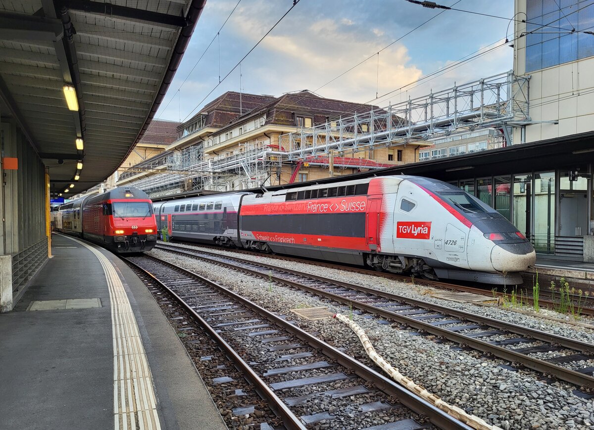 Der TGV Lyria 9264 bestehend aus dem Rame 4726 nach Paris Gare de Lyon verkehrt heute ausnahmsweise in Lausanne von Gleis 1.
7. Aug. 2024