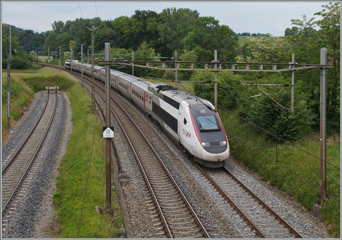 Der TGV Lyria von Paris (ab 11.57) nach Lausanne (an 15.37) erreicht Vufflens la Ville.
3. Juni 2014  