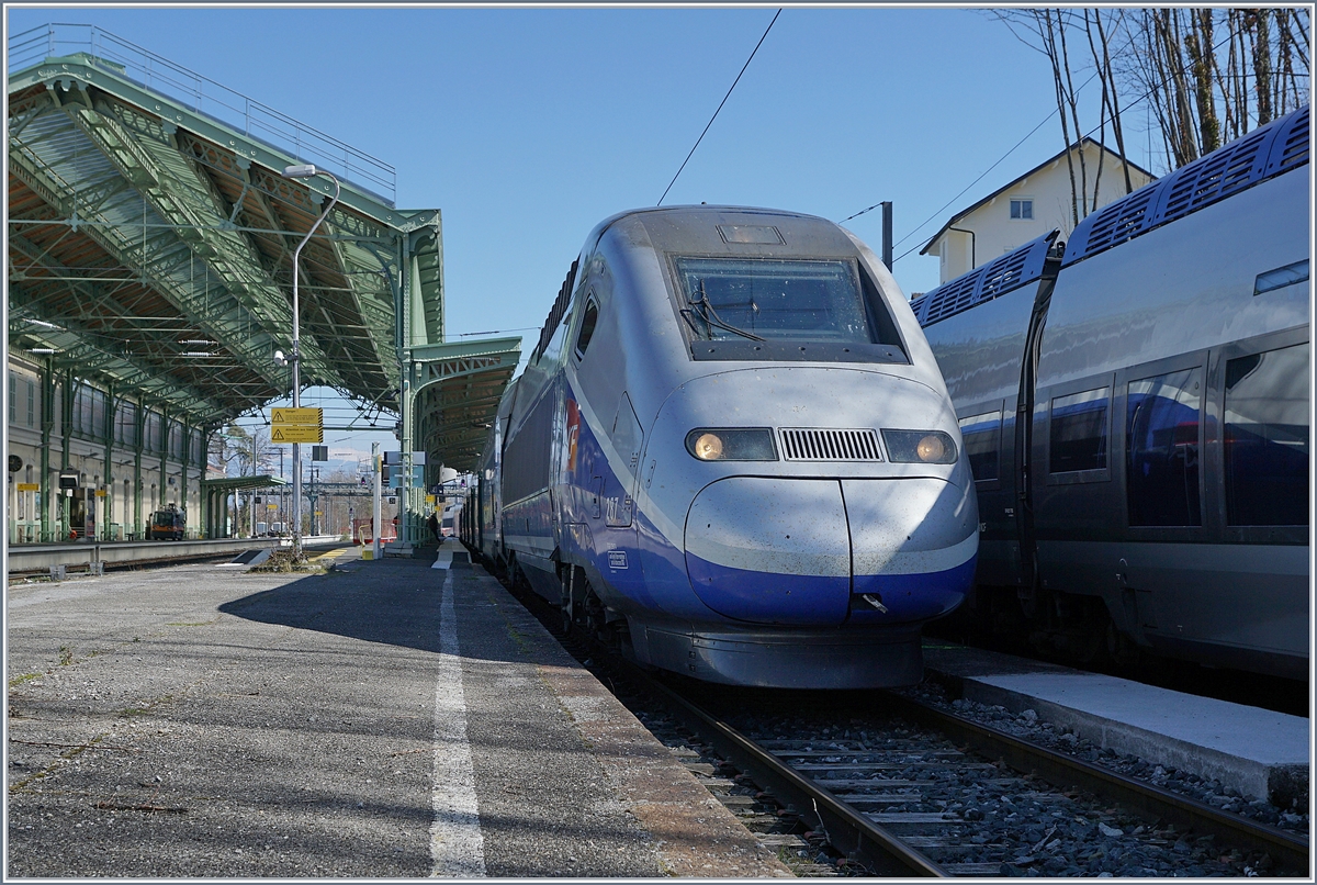 Der TGV  Paris-Alpes  6508 wartet in Evian auf die Rückfahrt nach Paris.

23. März 2019
