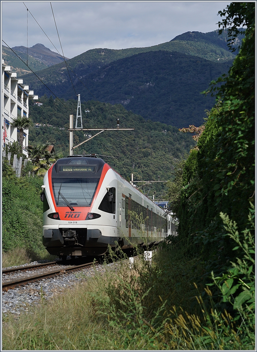 Der TILO Flirt RABe 524 016 hat Locarno verlassen und fährt nun nach Castione Arbedol. 

24. Sept. 2019