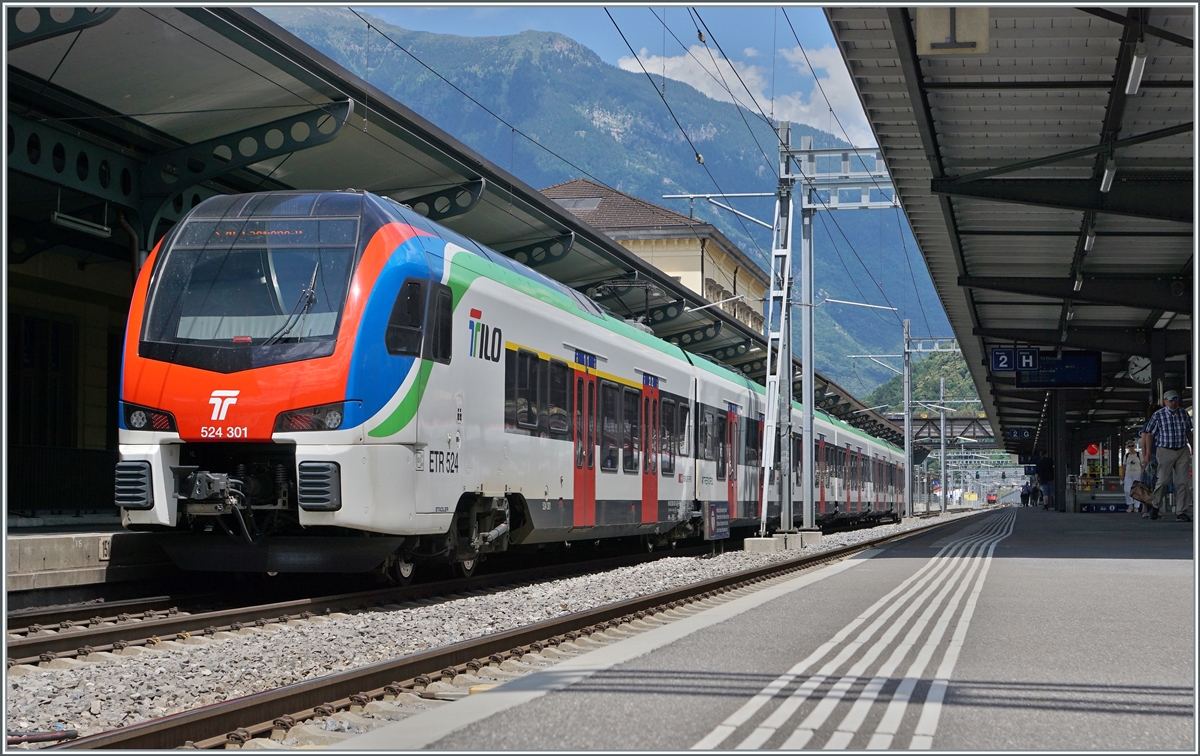 Der TILO RABe 524 301 eim Halt in Bellinzona. 

23. Juni 2021

